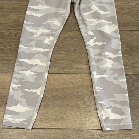 ATHLETA Taupe Gray Camo Elation 7/8 Tight Active Workout Gym Leggings Size XS - Picture 5 of 12